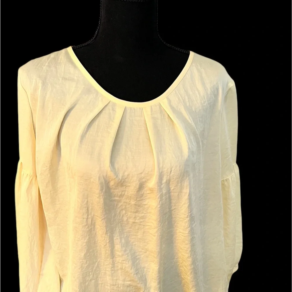 Blouse - Picture 2 of 3